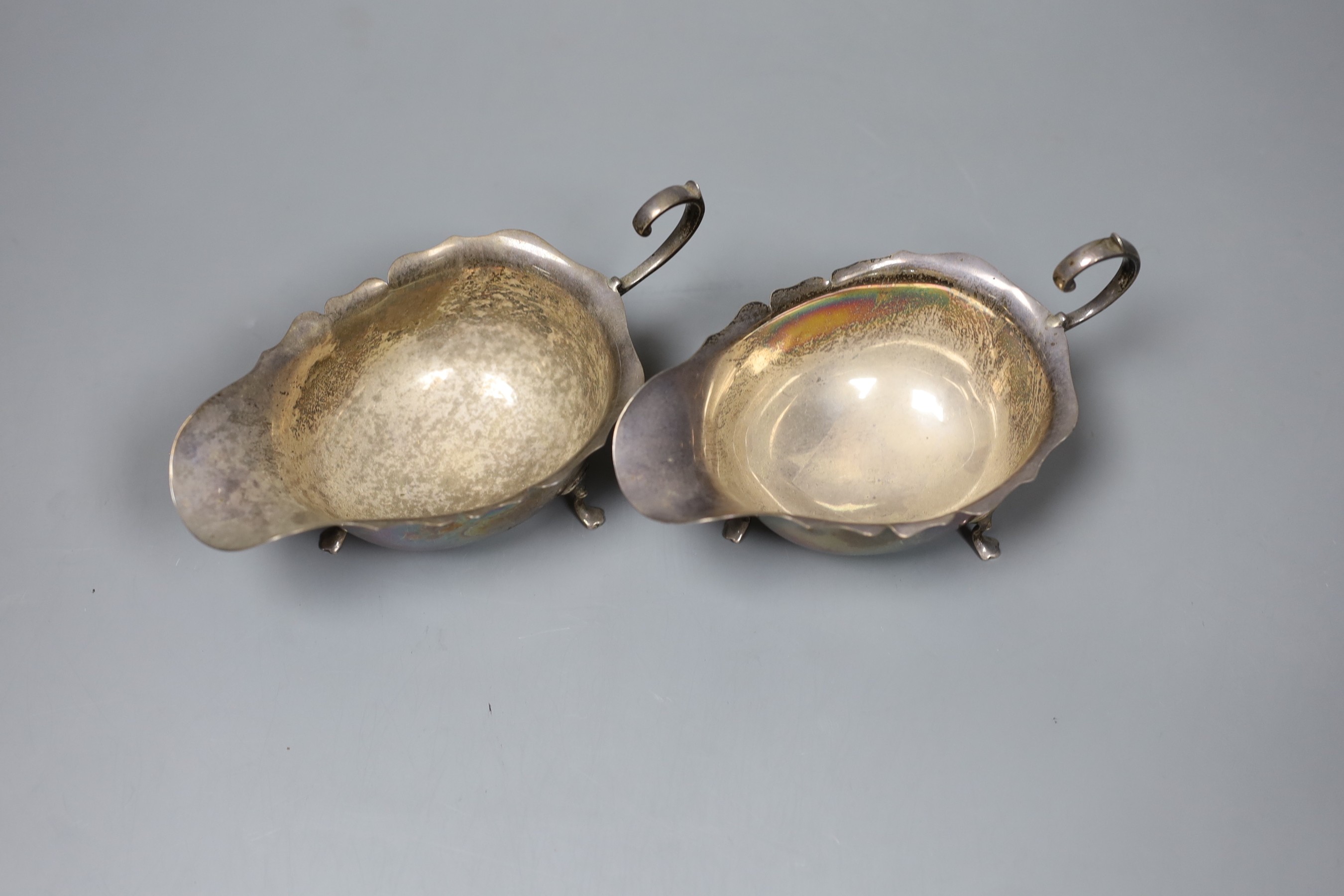 A pair of George V silver sauceboats, Adie Bros., Birmingham 1927, 13cm long